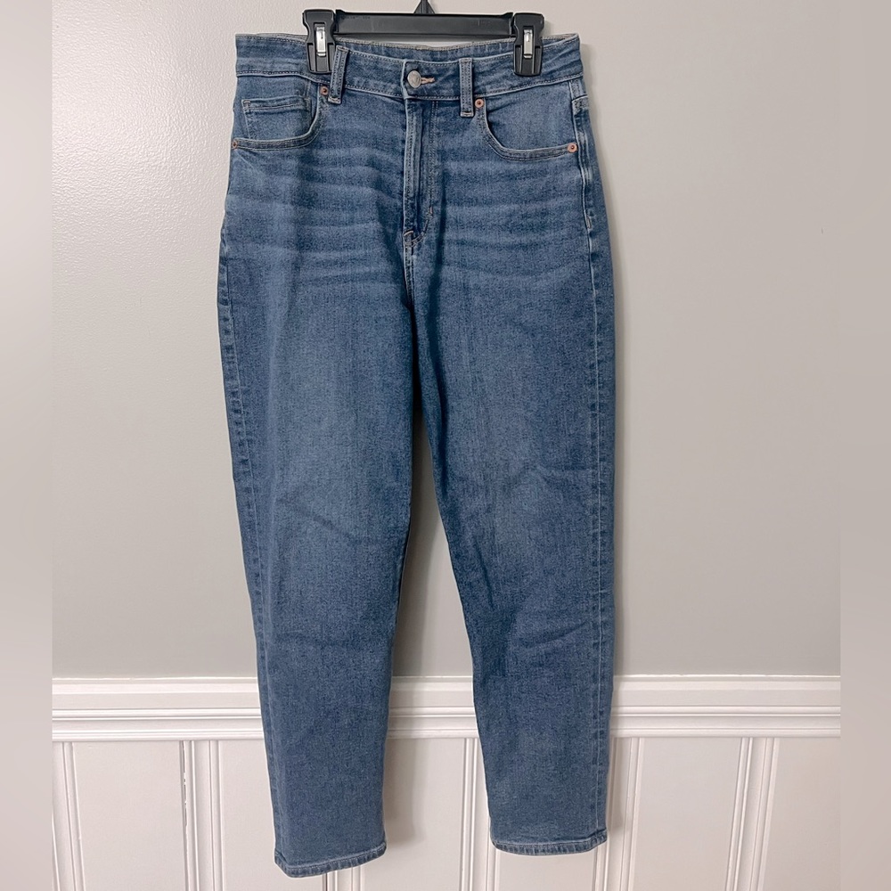 American Eagle mom jeans. Size 6 short.